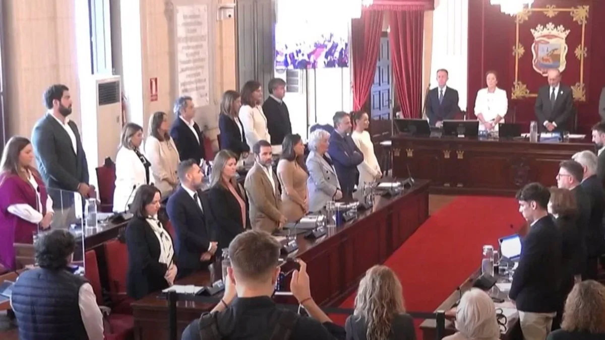 El Pleno de Málaga muestra apoyo a los afectados por la DANA y guarda un minuto de silencio