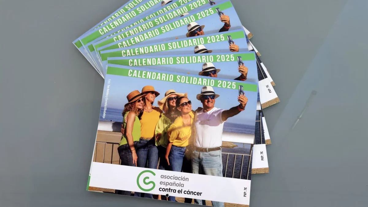 La Diputación colabora con la impresión del calendario solidario 2025 de la AECC de Fuengirola