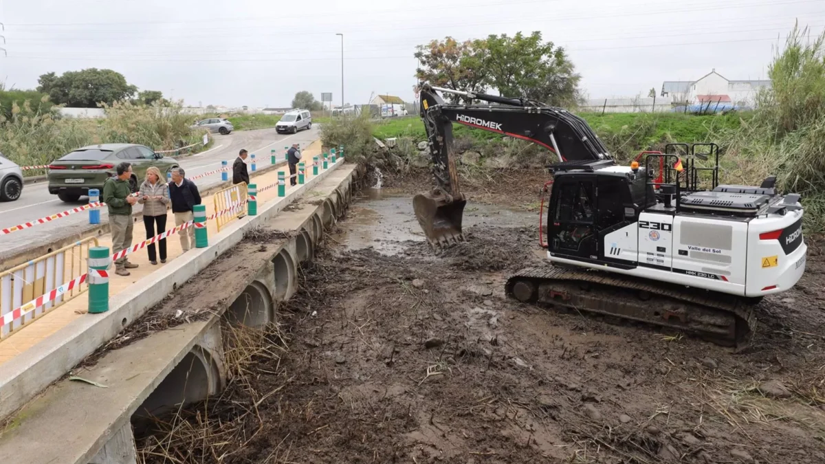 Marbella acomete obras de emergencia en el cauce del río Guadaiza para evitar incidencias en la zona