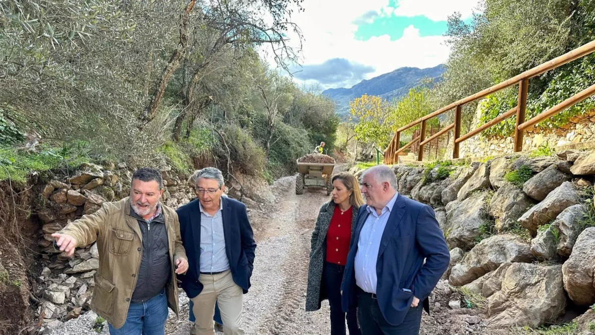 Salado visita Jimera de Líbar y Cortes de la Frontera para evaluar los efectos de la DANA