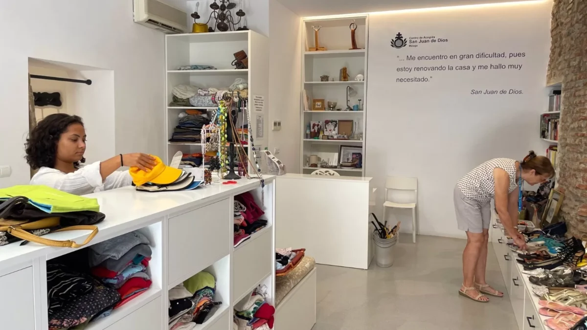 San Juan de Dios Málaga solicita la donación de trajes de Primera Comunión para su tienda solidaria
