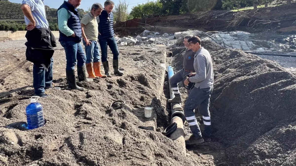 Técnicos de Axaragua trabajan en reparar infraestructuras hídricas de Axarquía dañadas por la DANA