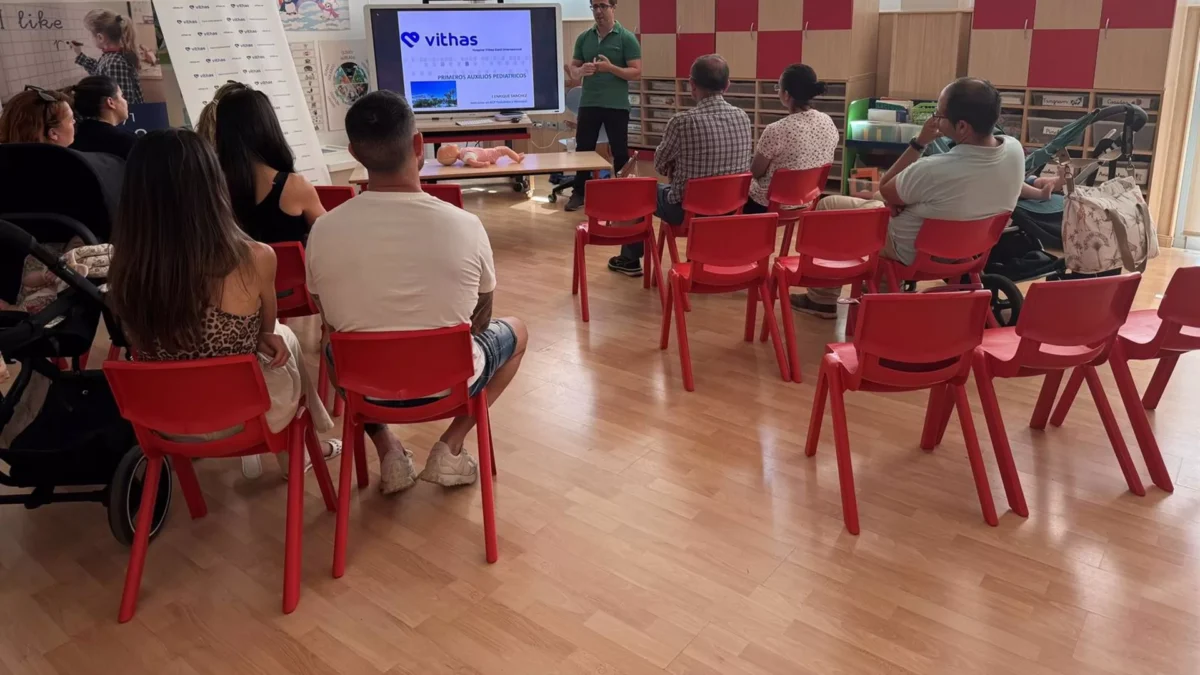 Vithas Xanit y Colegio Salliver organizan una charla sobre la fiebre en los niños y los signos de alarma