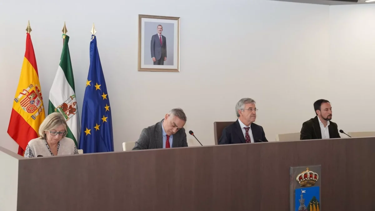 Ayuntamiento de Estepona aprueba el presupuesto de 2025 y reduce este año la deuda heredada a 24 millones