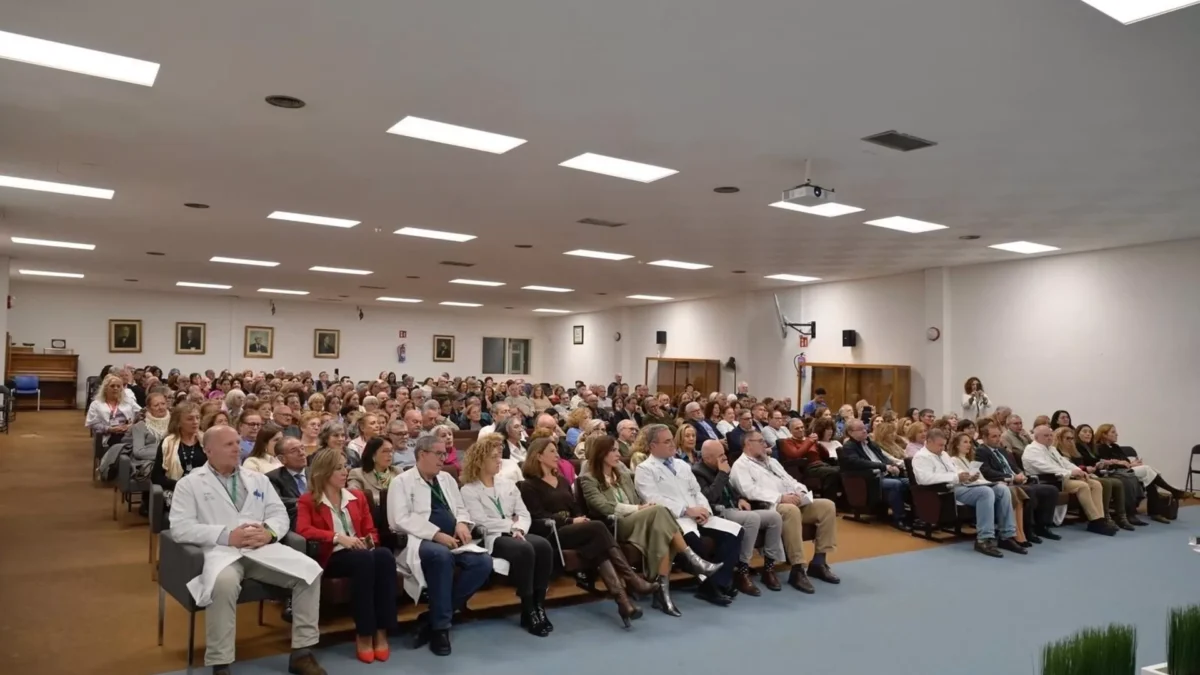 El Hospital Clínico de Málaga rinde homenaje a su personal jubilado de los últimos cinco años