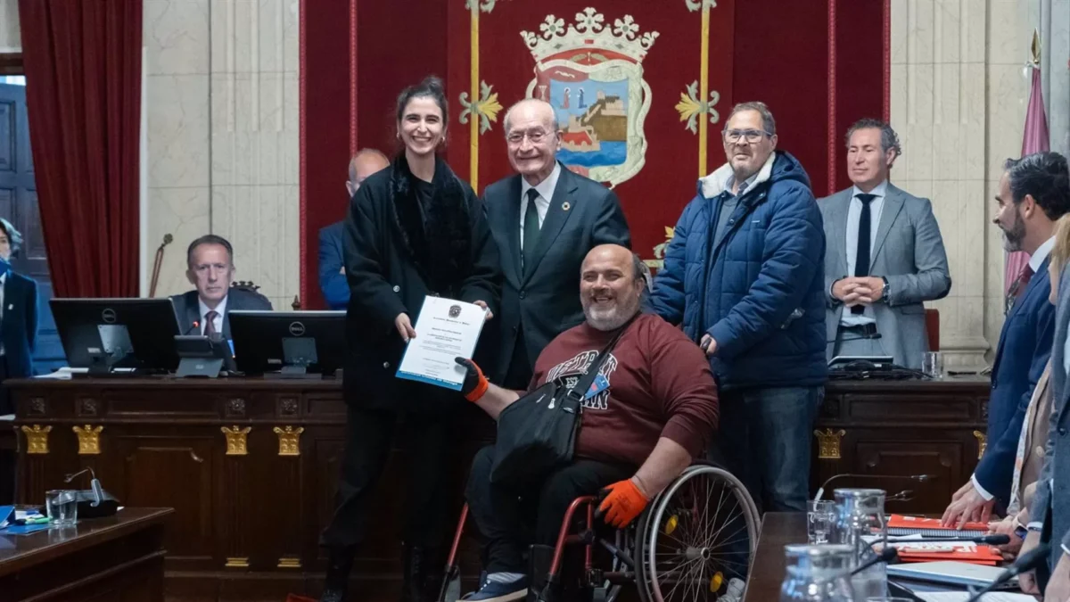 El Pleno reconoce a los 82 efectivos que se desplazaron a Valencia para colaborar en tareas tras la DANA