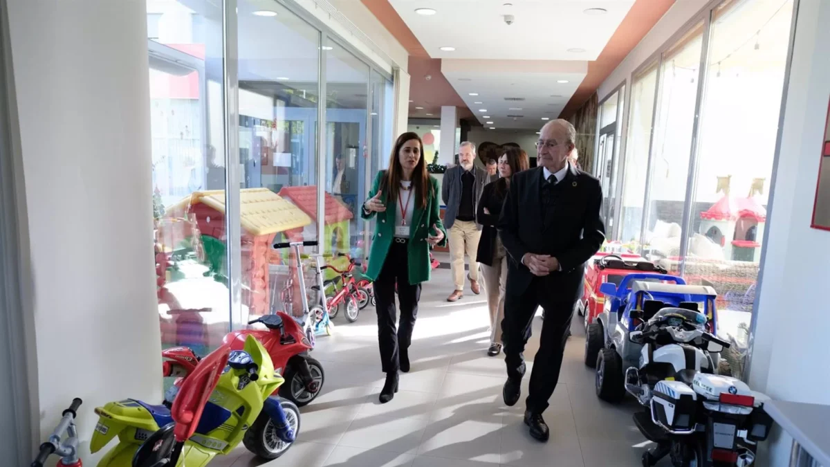 El alcalde de Málaga visita la Casa Ronald McDonald
