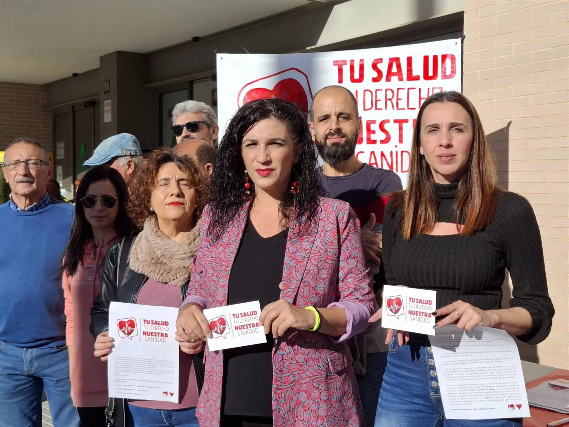 IU inicia una campaña en defensa de la sanidad pública con envío masivo de postales al delegado de Salud