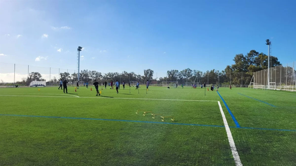 Jóvenes de centros de menores disfrutan de unas jornadas de tecnificación deportiva con el Málaga CF