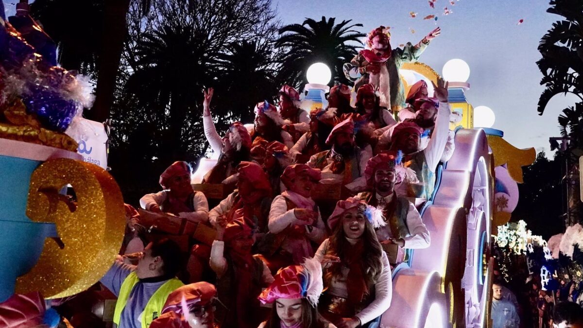 Los distritos de Málaga organizan pasacalles y fiestas infantiles para preparar la llegada de los Reyes Magos