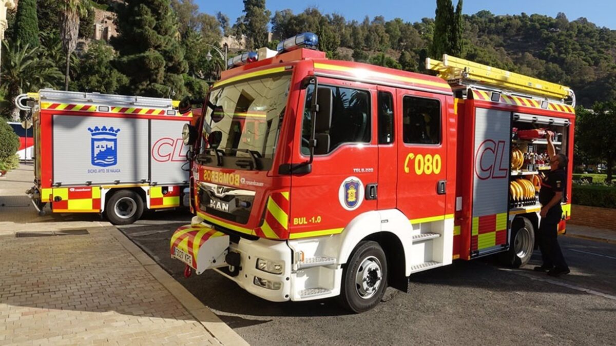 Muere un hombre tras el vuelco de un turismo en Málaga capital
