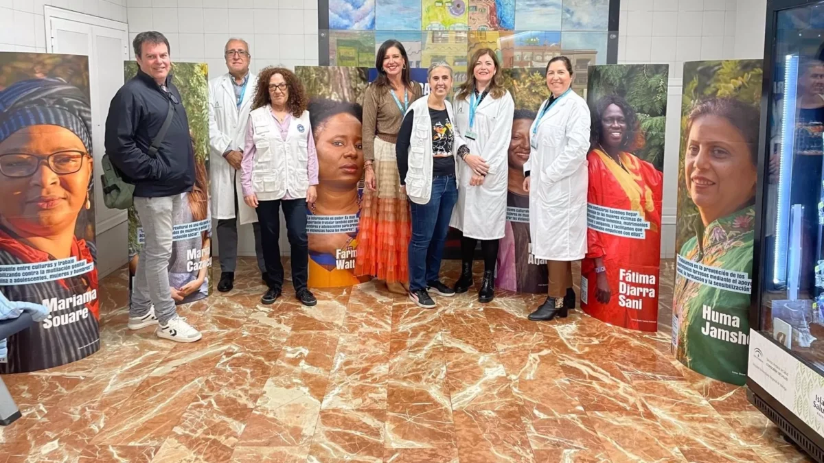El Hospital Regional inaugura la exposición fotográfica de Médicos del Mundo 'Mediadoras'