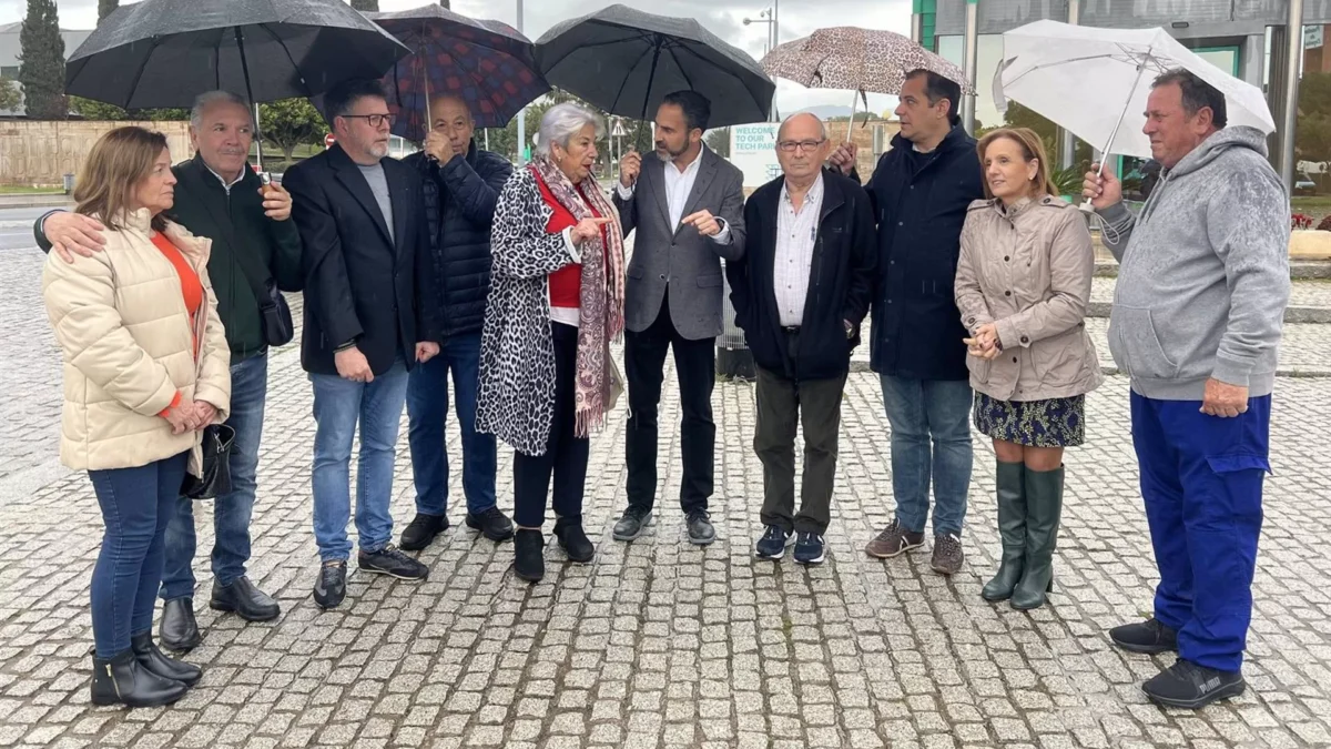El PSOE exige a Moreno que "lleve el metro al PTA como se comprometió hace seis años"