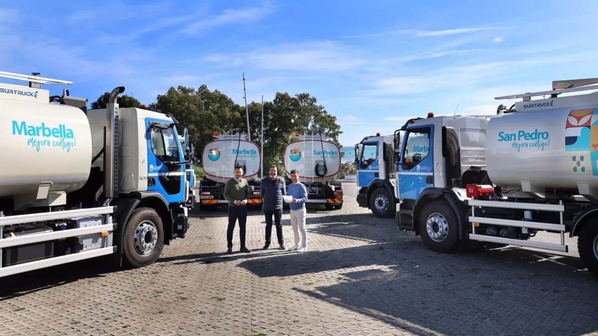 Marbella refuerza la flota de la delegación de Limpieza con la incorporación de seis nuevos vehículos de baldeo