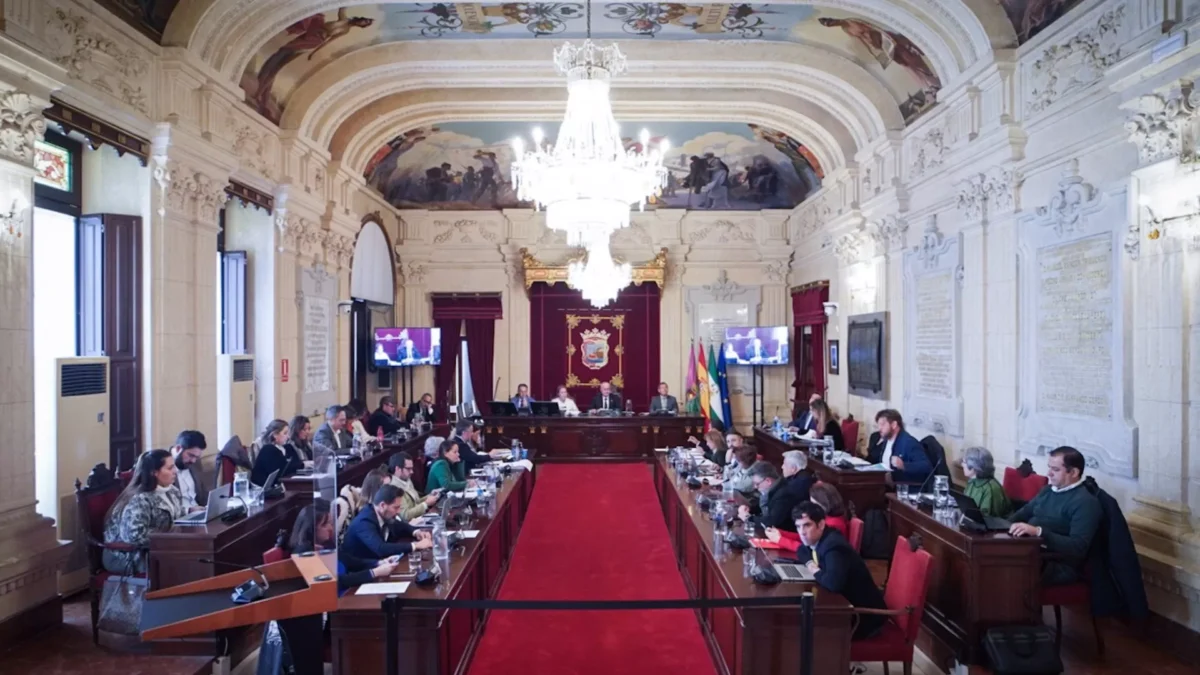 Vivienda, saturación turística, decreto 'ómnibus' y aumento de policías, a debate en el pleno del Ayuntamiento