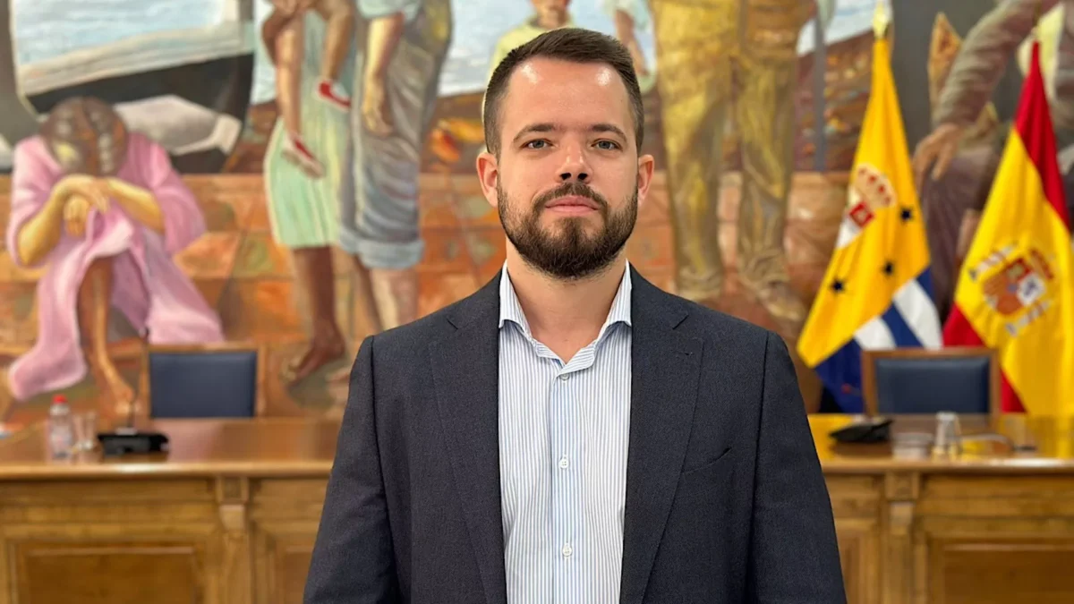 Vox critica "burla del PP, que maquilla subida de hasta un 400% de la tasa de terrazas" en Rincón de la Victoria