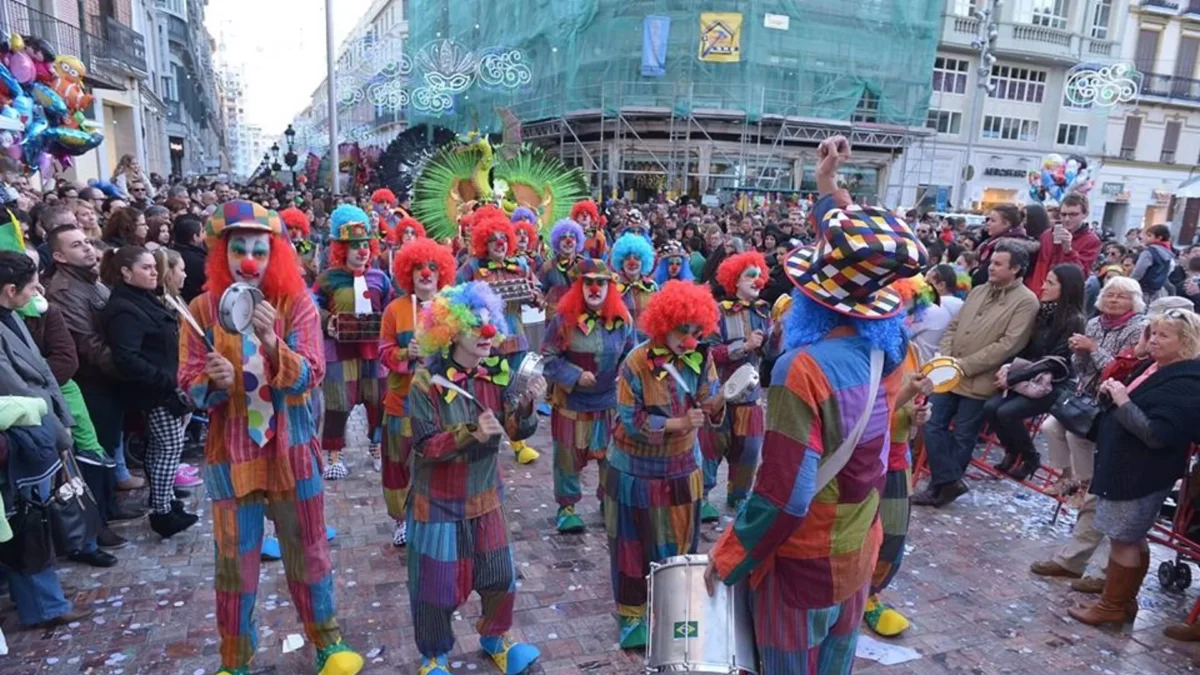 El Ayuntamiento advierte de afectaciones al tráfico este domingo por el Carnaval y por la retirada de una grúa
