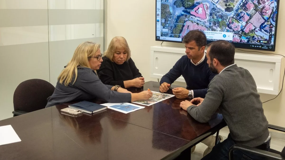 El Ayuntamiento se reúne con la asociación de vecinos Fernando de los Ríos para buscar soluciones al tráfico