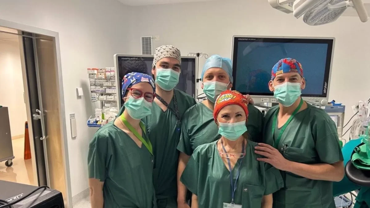 El servicio de Ginecología del Hospital Clínico de Málaga realiza con éxito técnicas quirúrgicas sin cicatrices