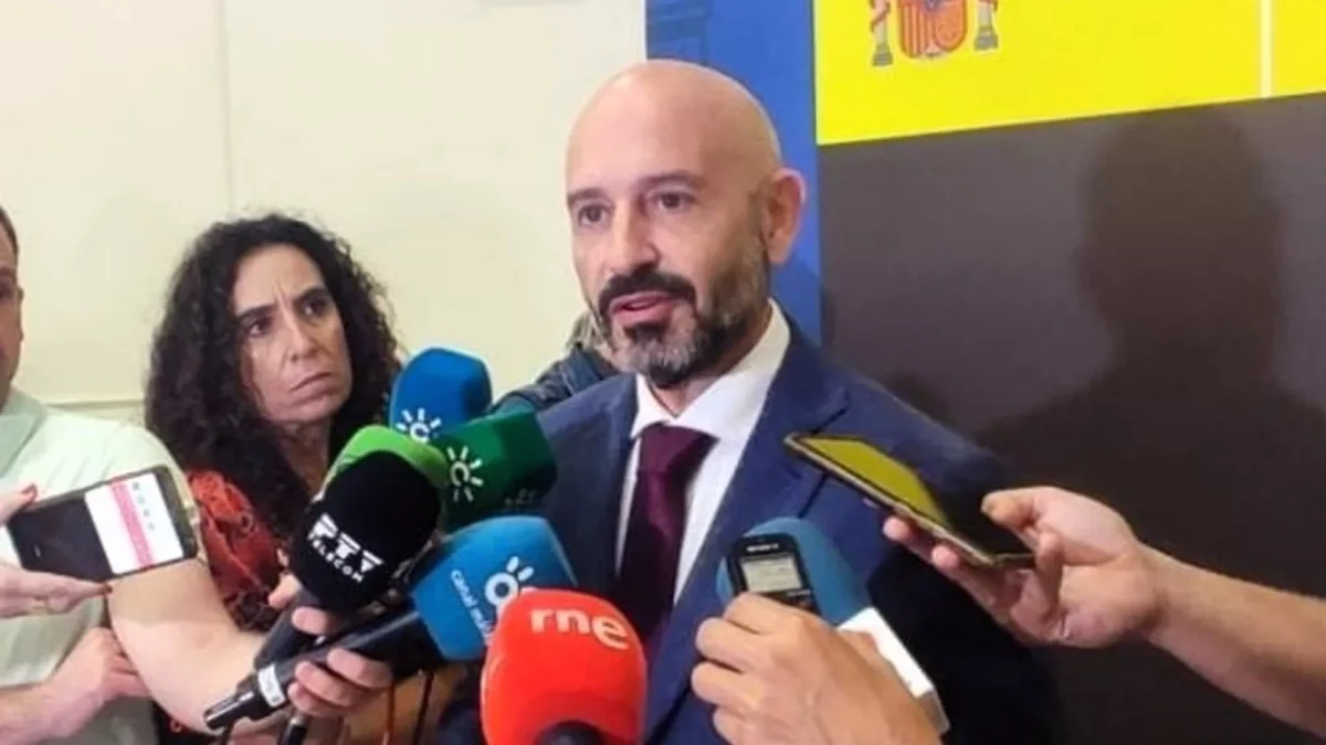 El subdelegado destaca el paso "importante" en la desaladora de la Axarquía y el "compromiso" del Gobierno
