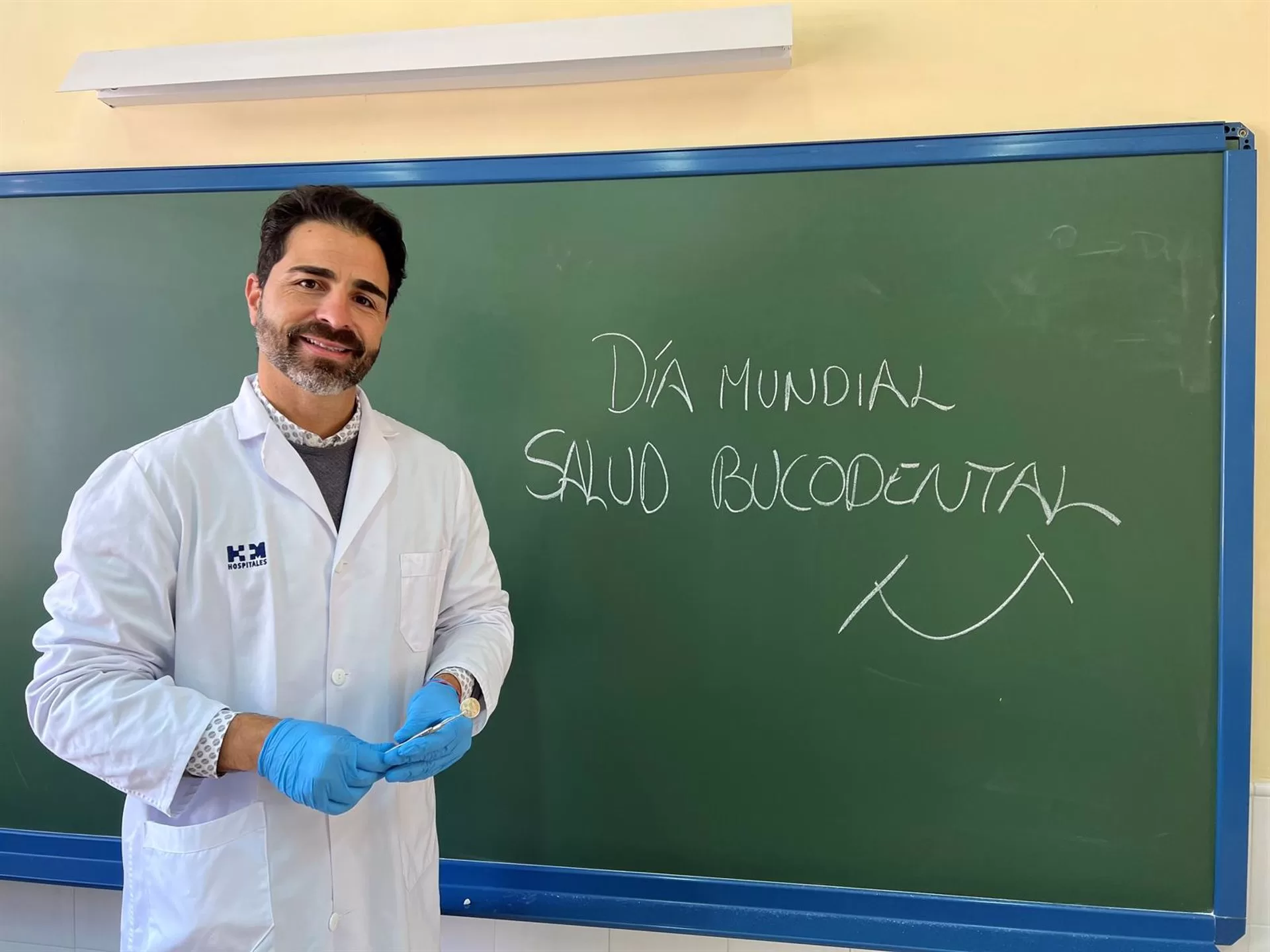 HM Hospitales se traslada a las aulas para realizar reconocimientos dentales