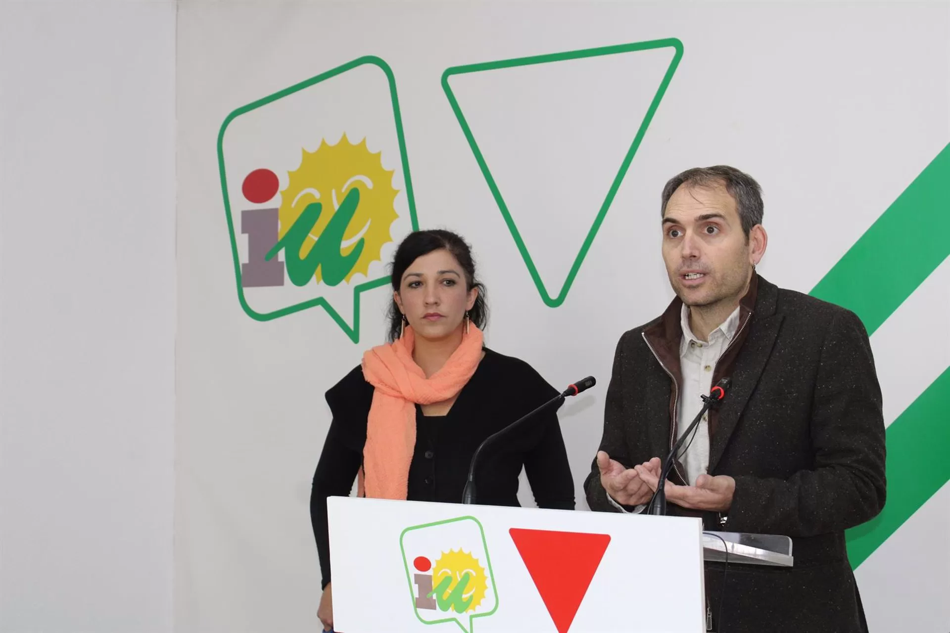 IU pide la liberación del peaje de la autopista para los afectados por el corte de la carretera de Ronda