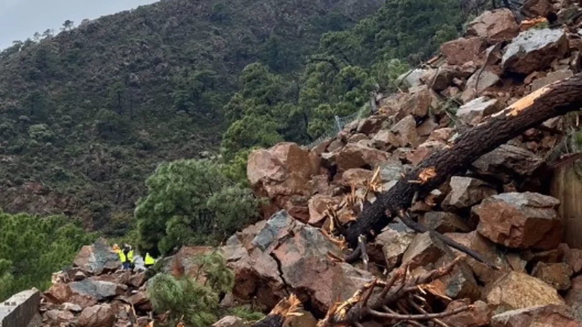 La carretera A-397 permanece cortada al tráfico por los graves daños ocasionados por la borrasca 'Jana'
