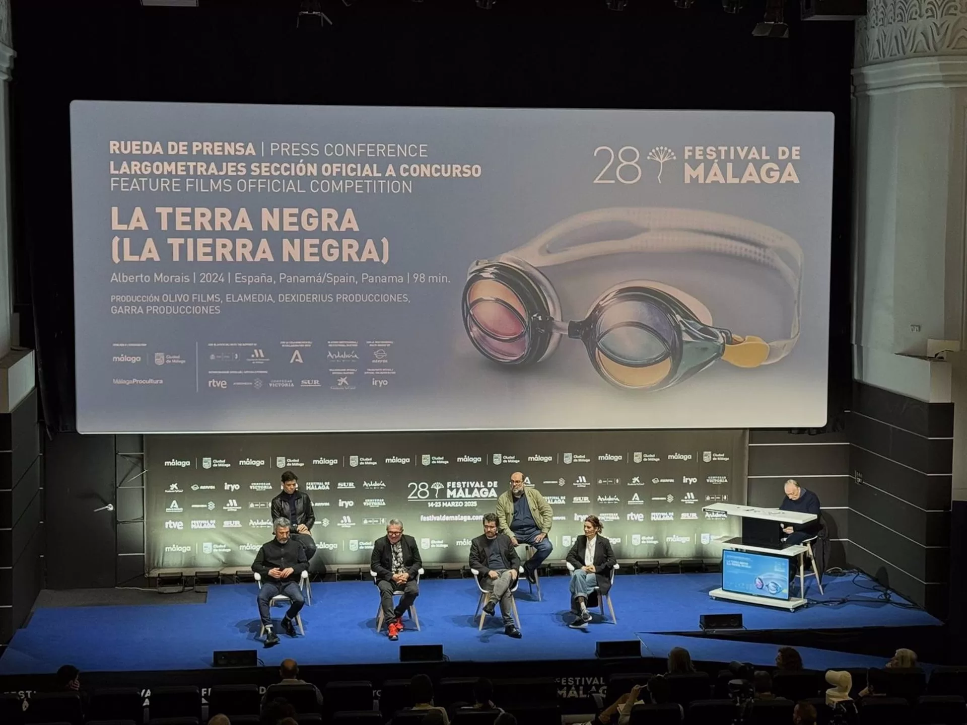 La película 'La tierra negra' medita sobre el sacrificio místico en el Festival de Málaga