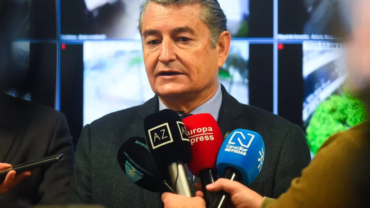 Sanz dice que la Junta realiza seguimiento al pantano de Casasola para preparar un desembalse "muy medido"