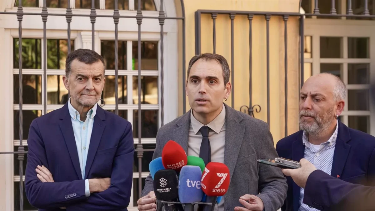 Sumar estudia acudir al TC tras "volverse a negar" el PSOE a desclasificar nombres del asesinato de Caparrós
