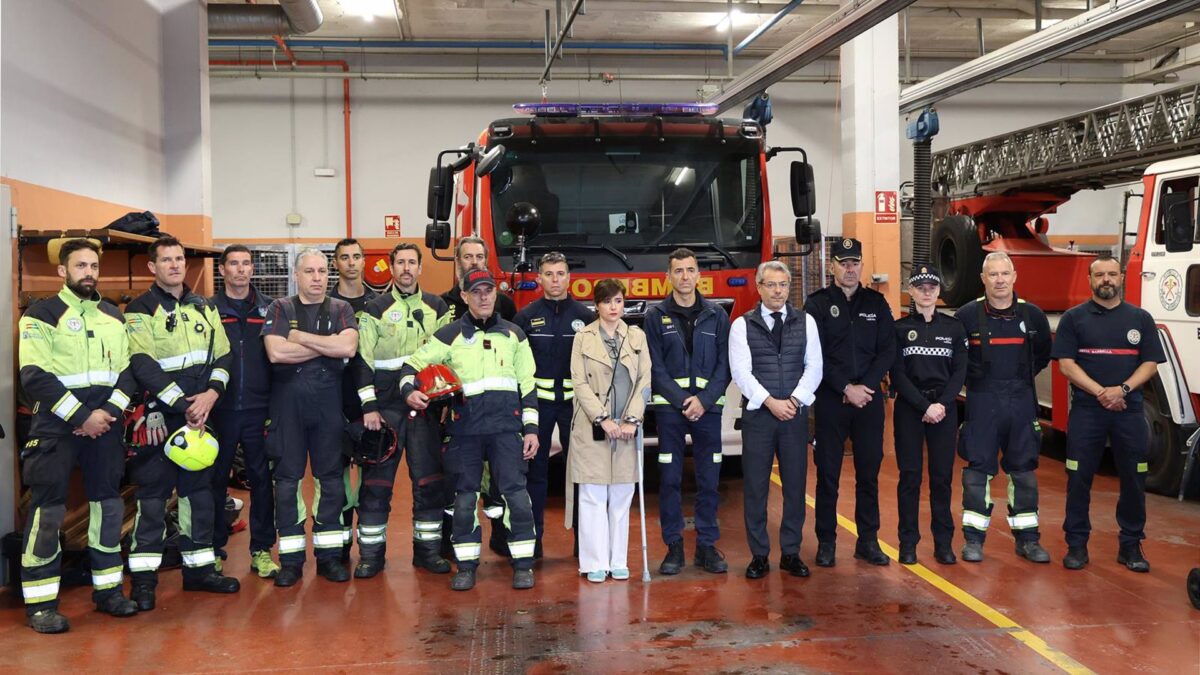 Bomberos de Marbella guardan un minuto de silencio en memoria de sus compañeros fallecidos en Alcorcón