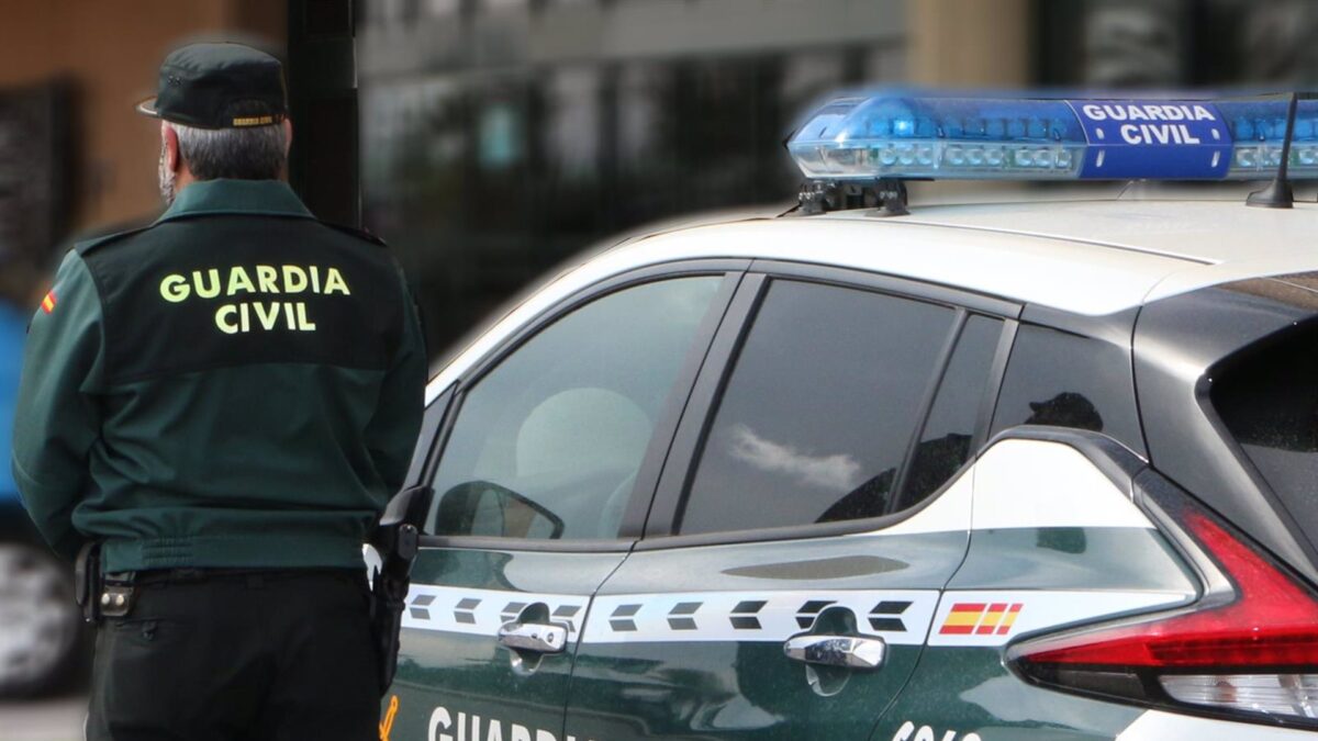 Detenido tras embestir un coche patrulla y herir a dos guardias civiles en Mijas