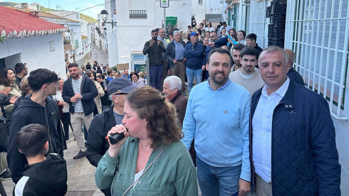 El PP destaca una apoyo "masivo" de los vecinos de Totalán "para frenar la moción de censura del PSOE"
