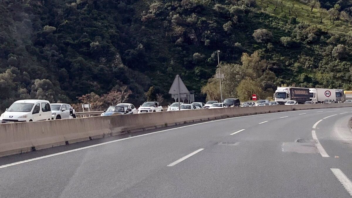 El alcalde Antequera pide al Gobierno "soluciones inmediatas" para las caravanas en la autovía A-45