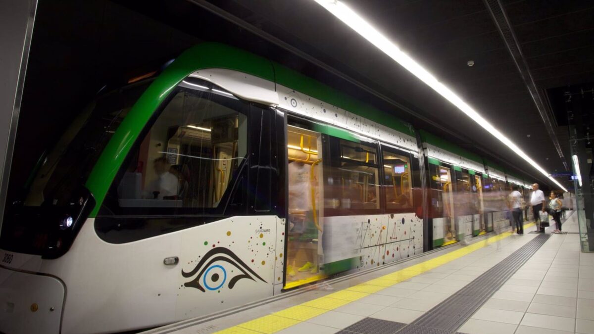 El metro de Málaga reanuda su funcionamiento tras la suspensión por el apagón eléctrico