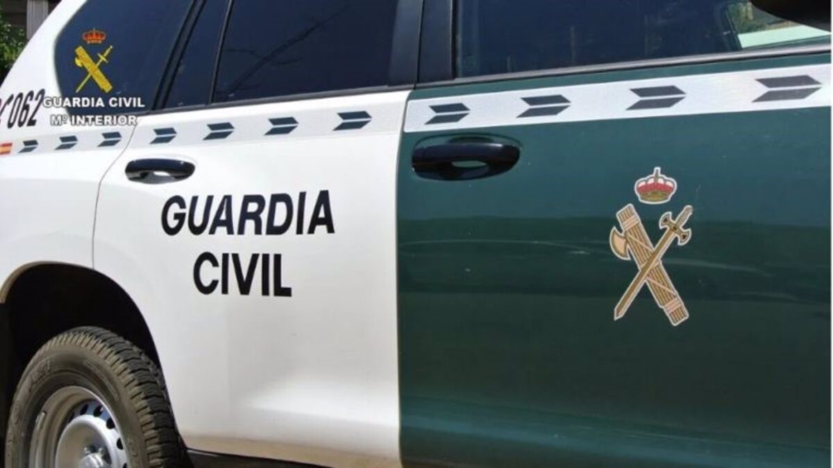 Guardia Civil y Agencia Tributaria incautan más de 37.000 cajetillas de tabaco de contrabando en Vélez