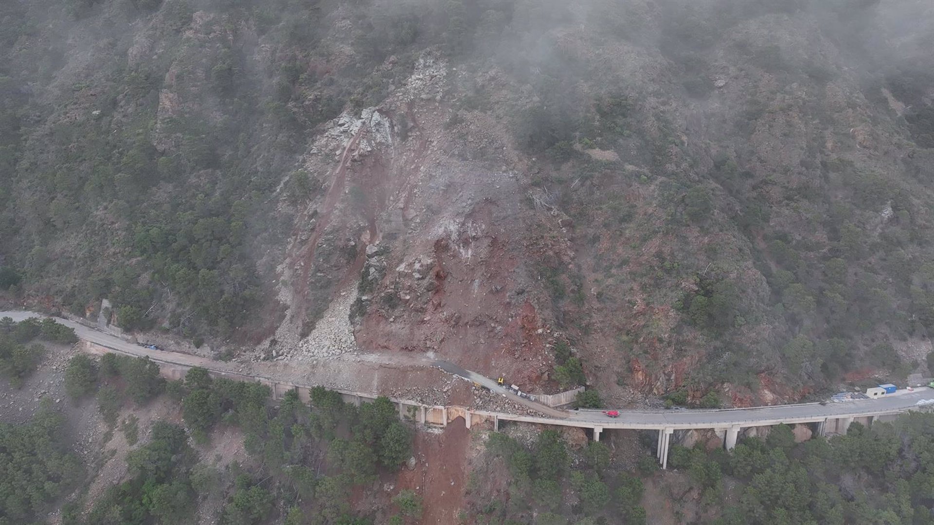 Continúan las voladuras para "garantizar la seguridad" y reabrir la carretera Ronda-San Pedro