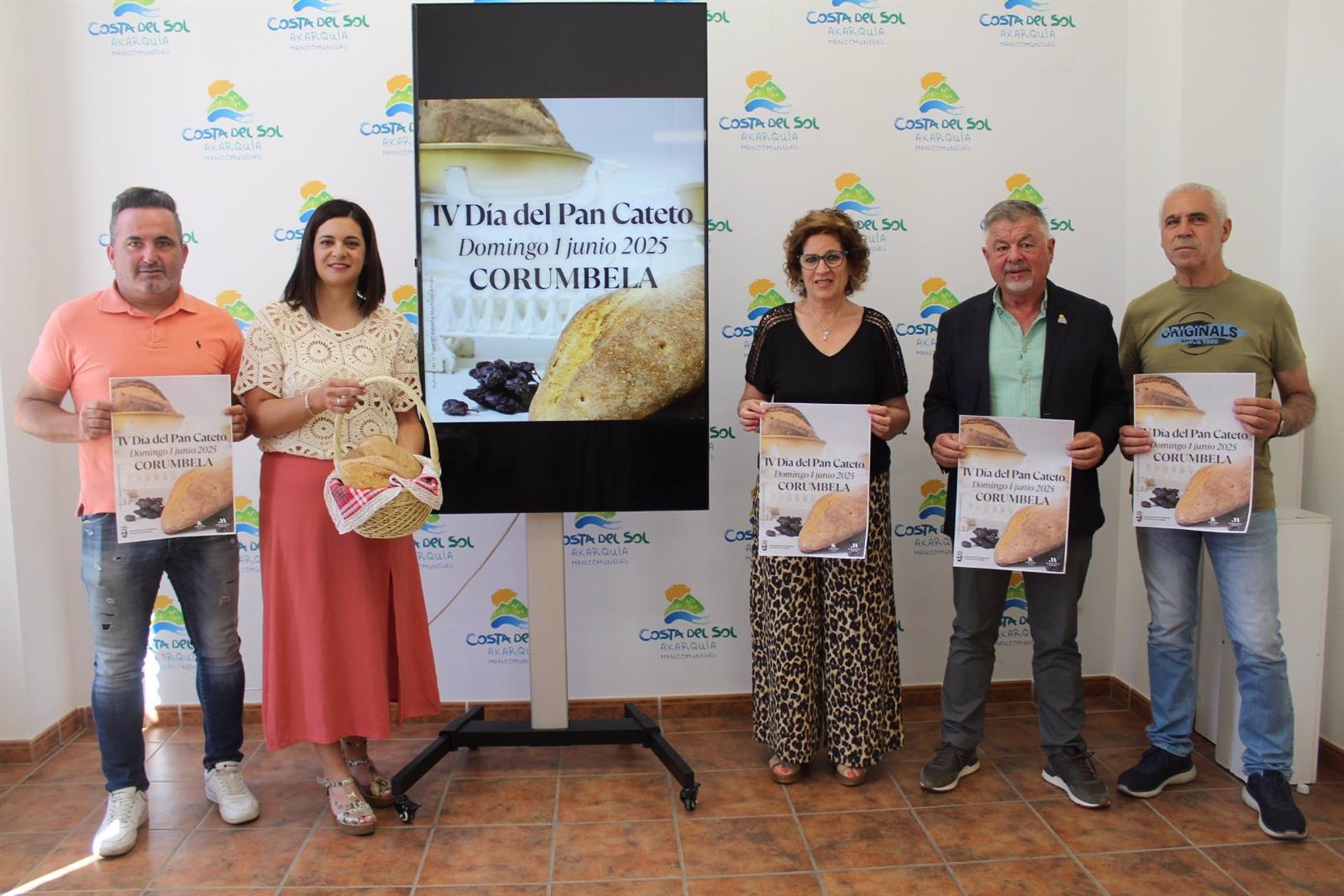 Corumbela (Sayalonga) celebra el Día del Pan Cateto en recuerdo de los hornos de leña de sus calles