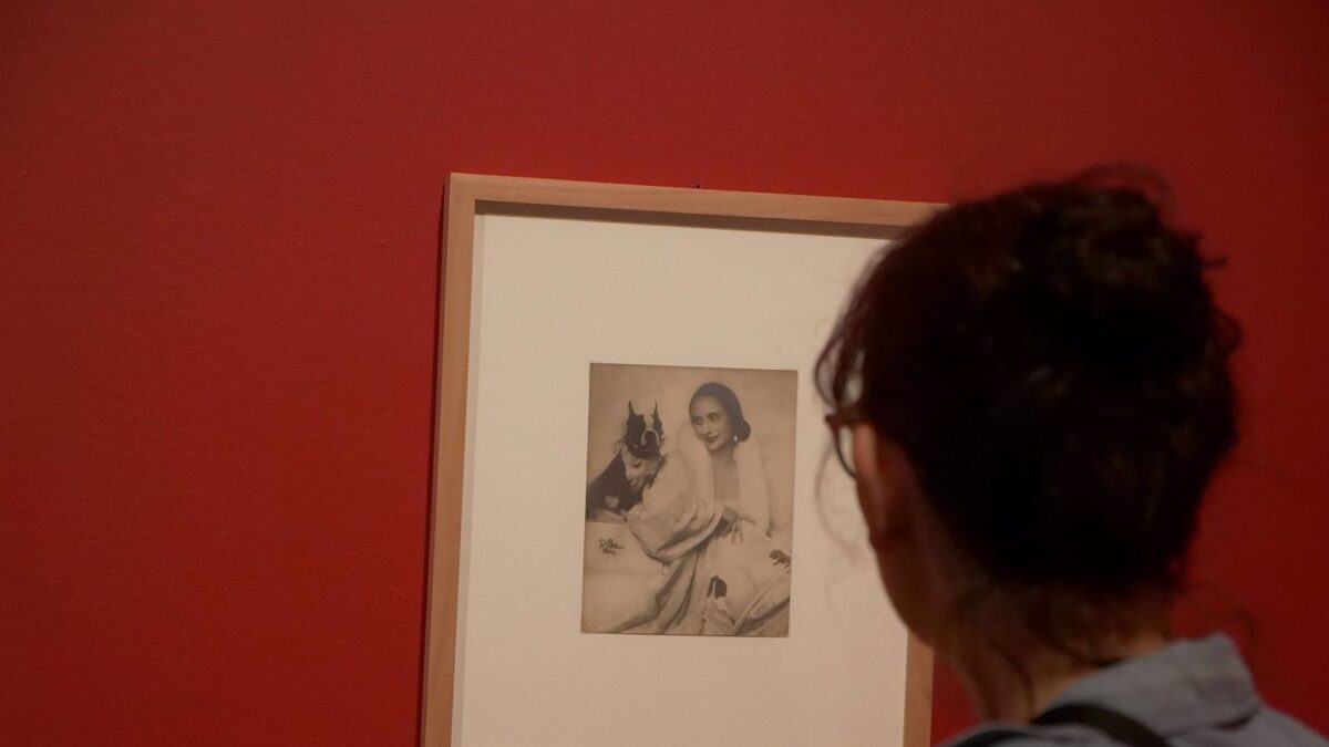 El Museo Ruso presenta una exposición con unas 90 piezas dedicada a la bailarina universal Anna Pávlova