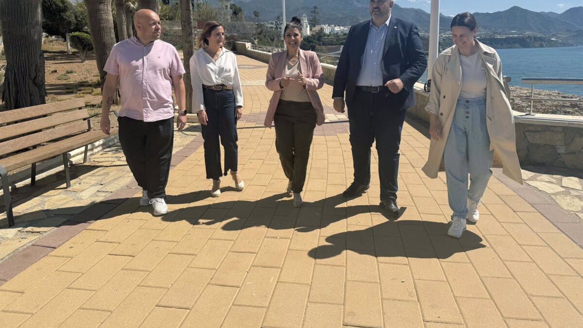 El PSOE pide a la Diputación que la senda litoral llegue hasta Maro