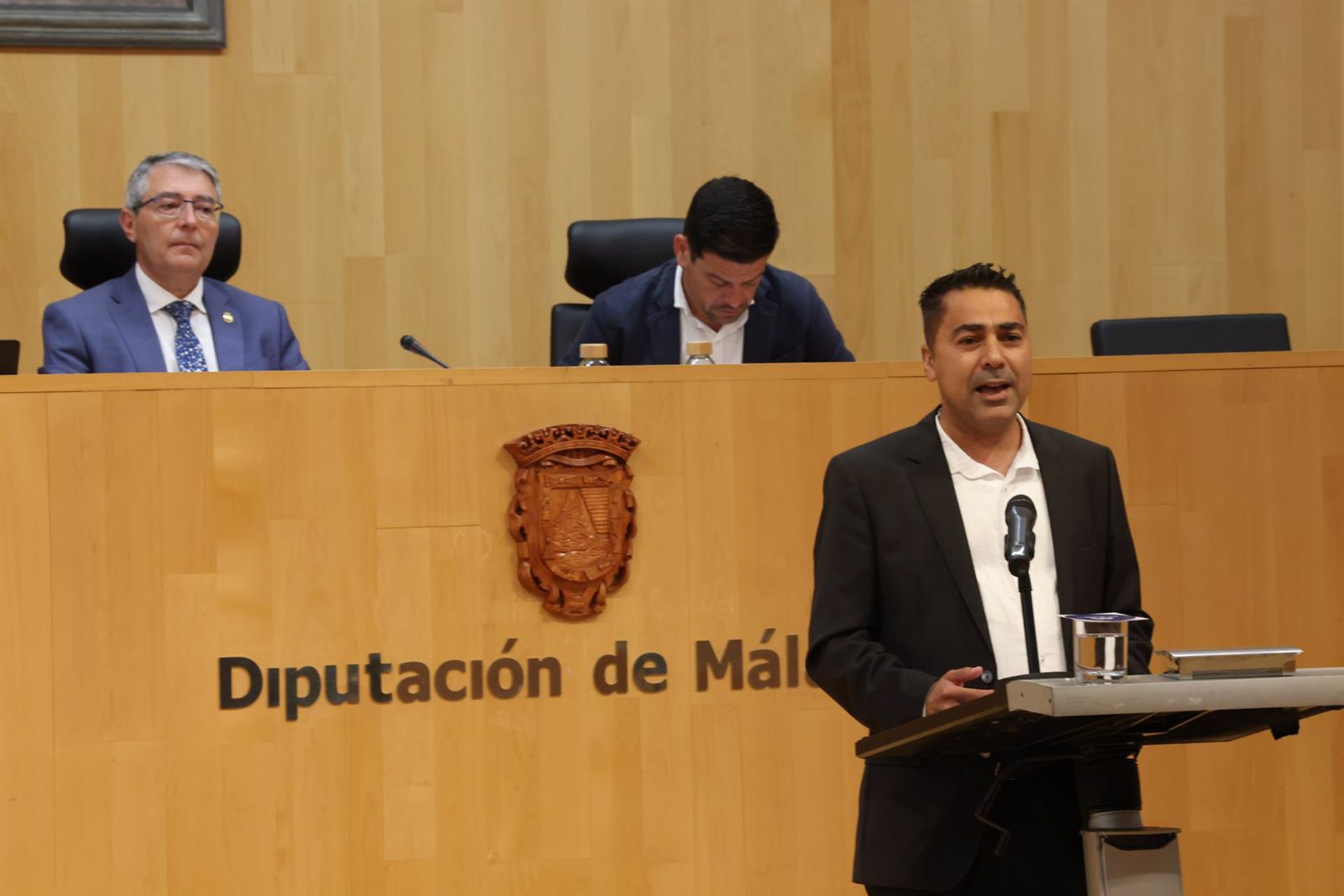 El Pleno de la Diputación apuesta por la ampliación del aeropuerto y mejorar la movilidad en el Alto Genal