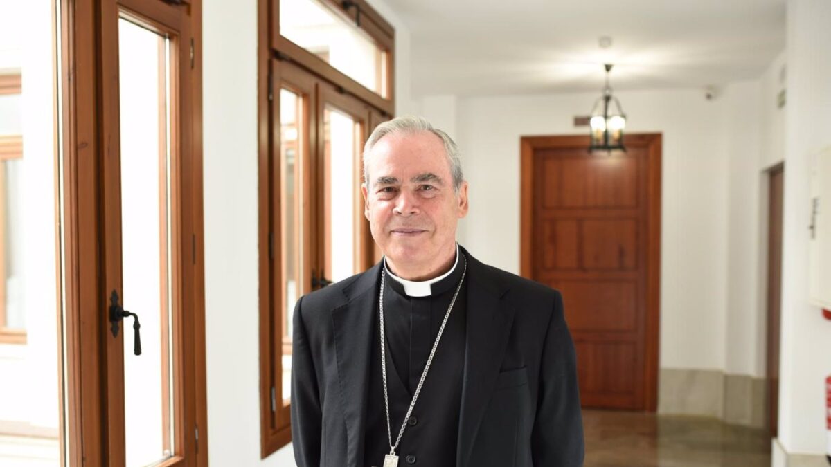 El obispo de Málaga recibe el alta hospitalaria