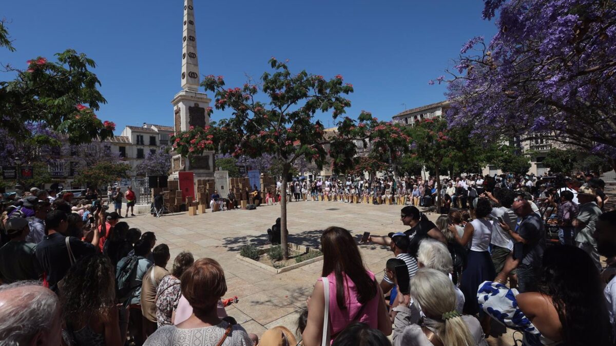 La Bienal de Flamenco lleva a 100 escolares a protagonizar una cajoneada popular en la Plaza de La Merced