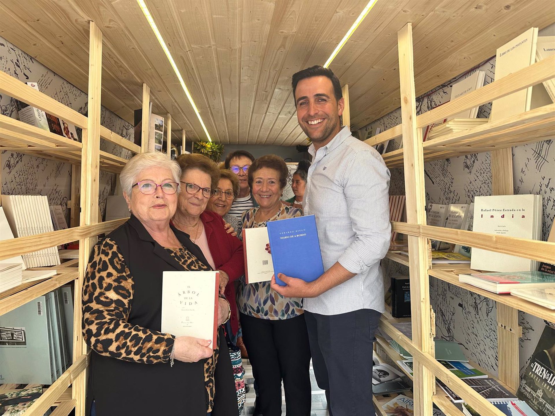 La Diputación concluye su plan de fomento de la lectura para mayores con el reparto de más de 4.500 libros
