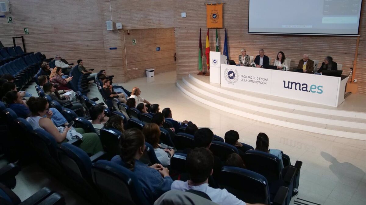 La Facultad de Comunicación hace entrega de Premio de Periodismo Radiofónico Guillermo Jiménez Smerdou