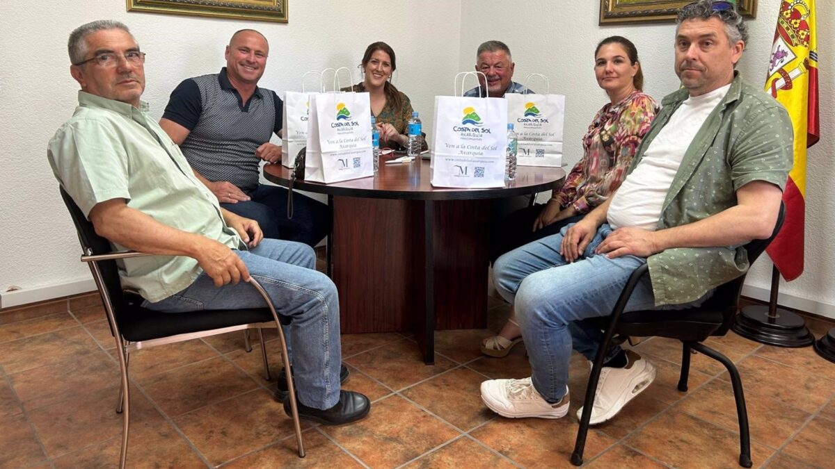 Presidente de la Mancomunidad Axarquía destaca "papel decisivo" de chiringuitos en la oferta turística