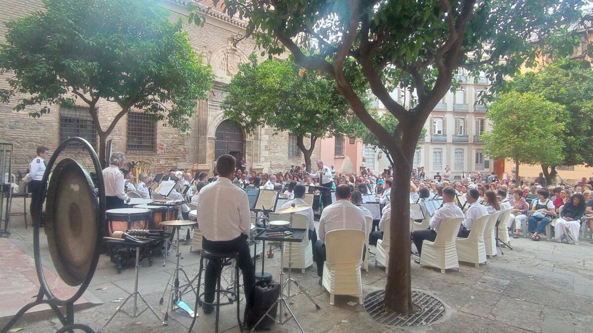 Banda municipal de música visita el Patio de las Cadenas de la Catedral en el próximo concierto de su temporada