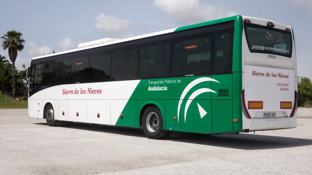 Comienza la línea de conexión en autobús entre Almogía y la playa de Torremolinos