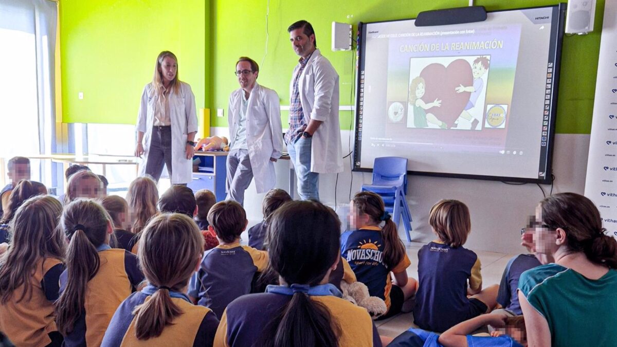 Estudiantes de Novaschool reciben formación en primeros auxilios de la mano Vithas Xanit Internacional