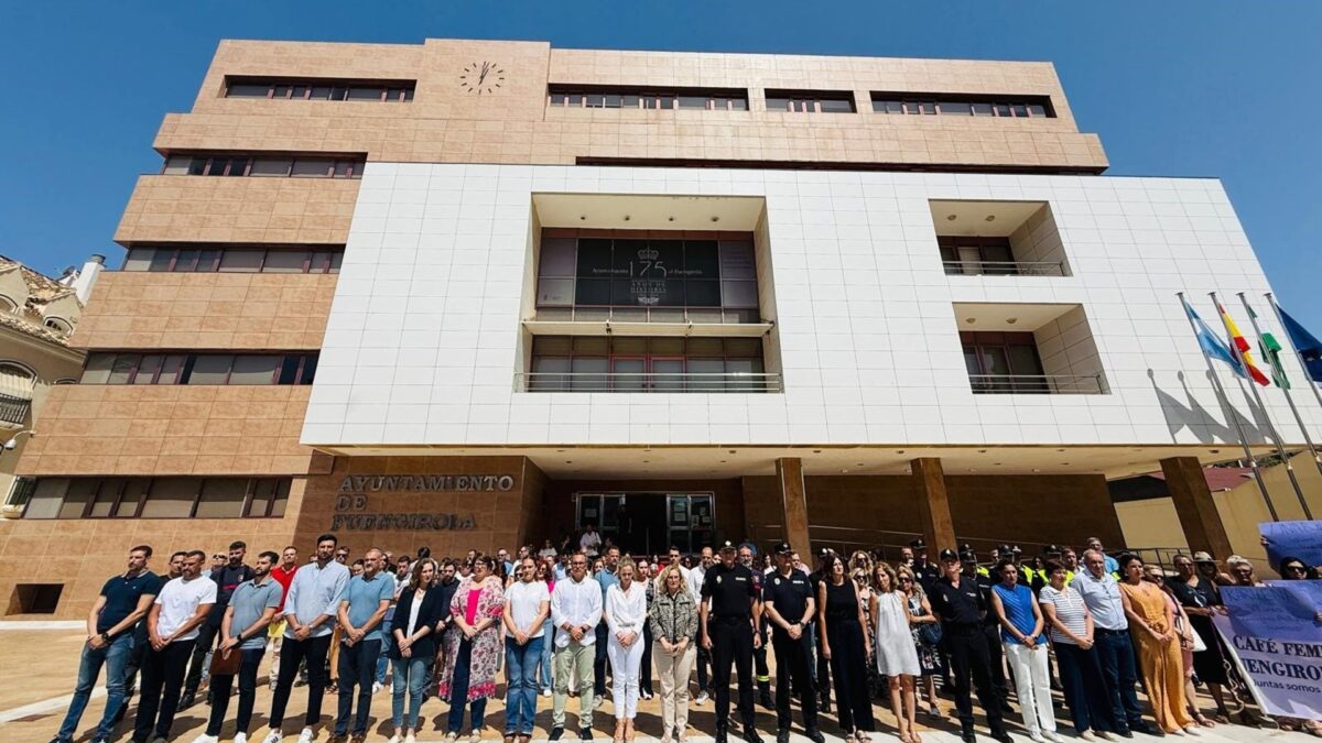 Fuengirola guarda un minuto de silencio y condena el asesinato machista en el municipio